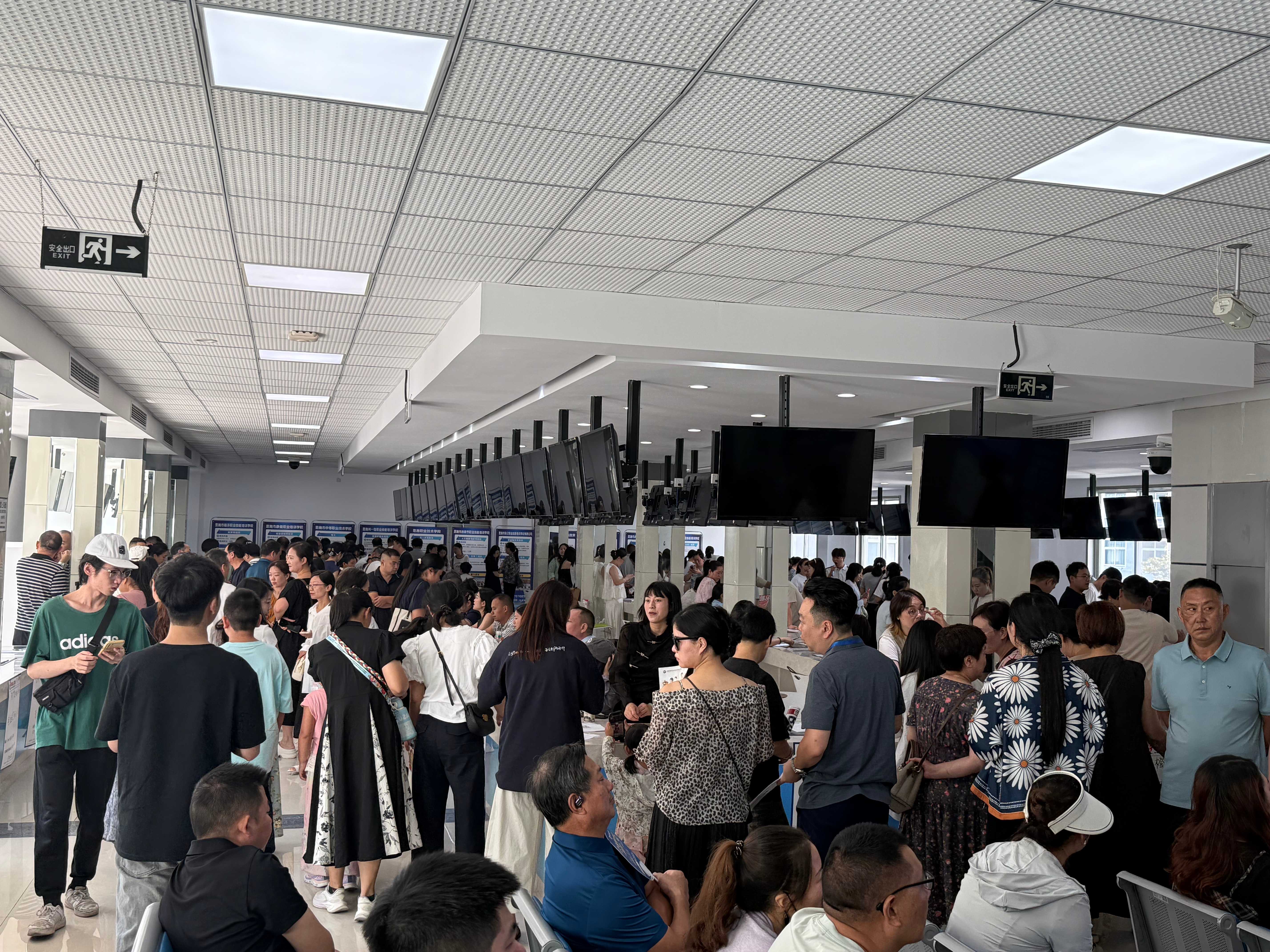 金秋启航专场招聘会火热举行